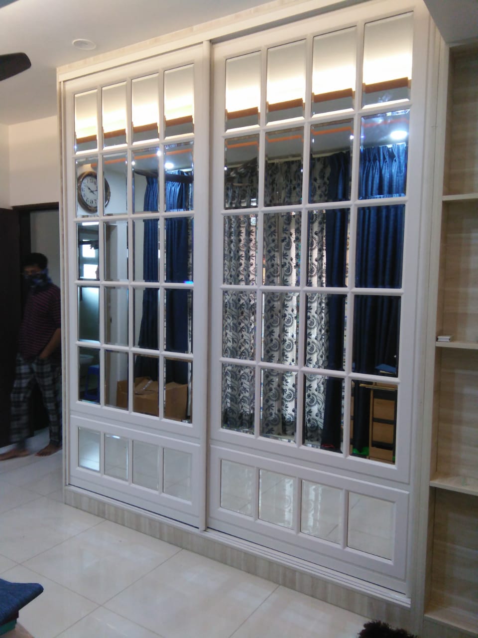 lacquer-glass-wardrobe-dealers-manufacturers-in-gurgaon-gurugram-india-top-dealers-manufacturers-in-gurgaon